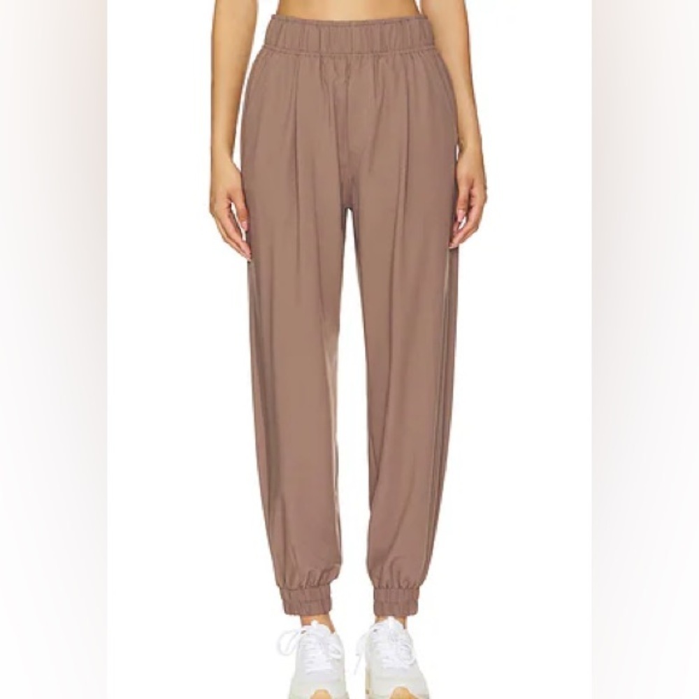 Varley Enzo Ripstop Snap Cuff Easy Pant in Deep Taupe - Size Small